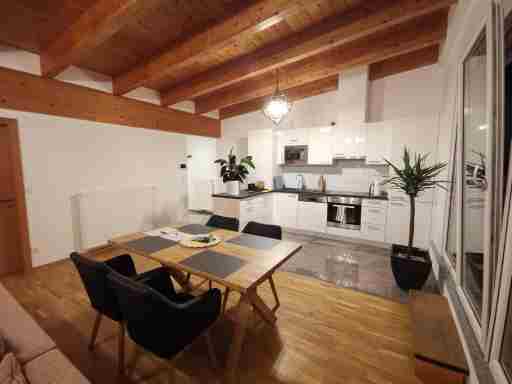BeeHome Apartment