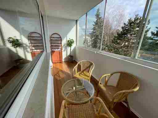 Spacious 3bd top floor flat close to lake